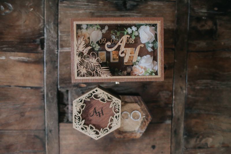 one-couples-traditional-javanese-matrimony-with-eclectic-decoration-1