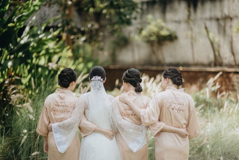 pesona-elegan-nan-mewah-di-pernikahan-tepi-pantai-pasangan-yansen-dan-rika-1