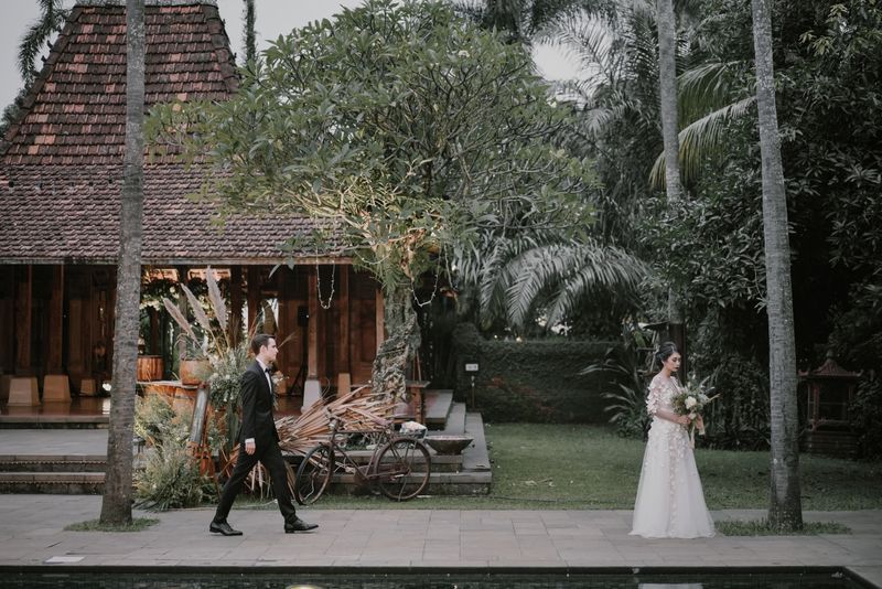 a-couples-romantic-and-charming-garden-wedding-1