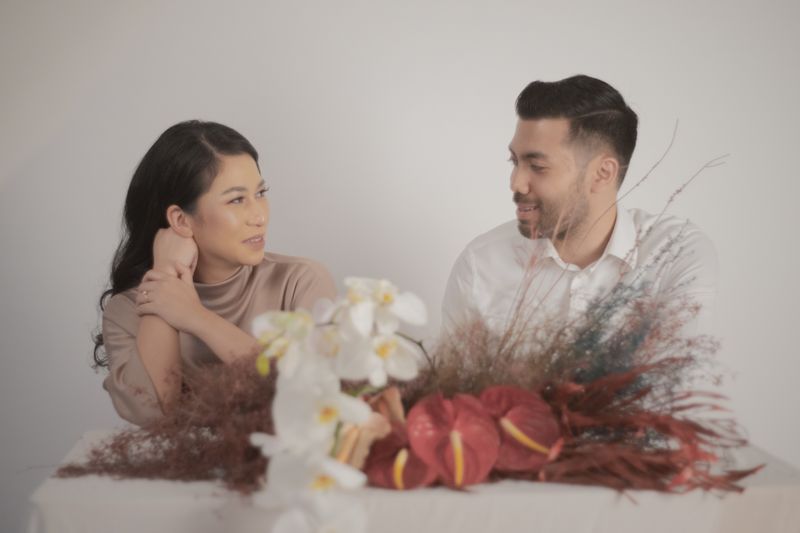 a-sweet-and-relaxed-pre-wedding-album-that-radiates-love-1