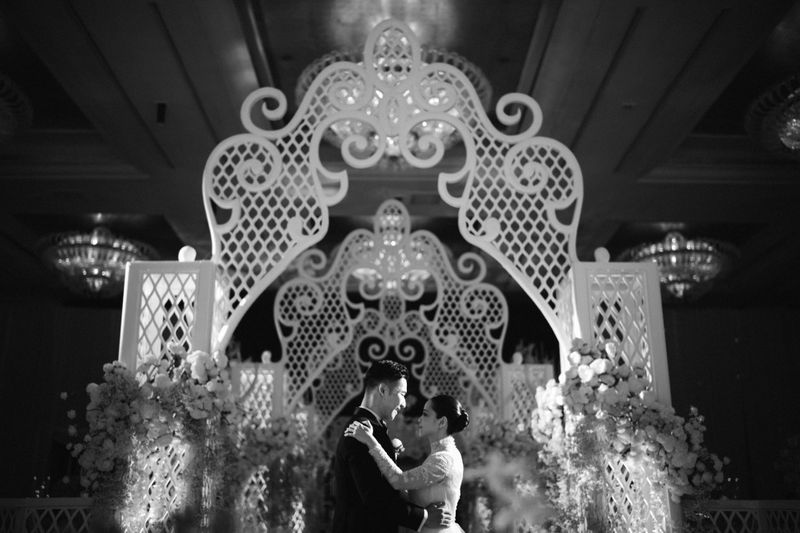 michelle-setio-dan-ferry-wirawan-artikulasi-cinta-nan-romantis-pada-kesederhanaan-lace-1