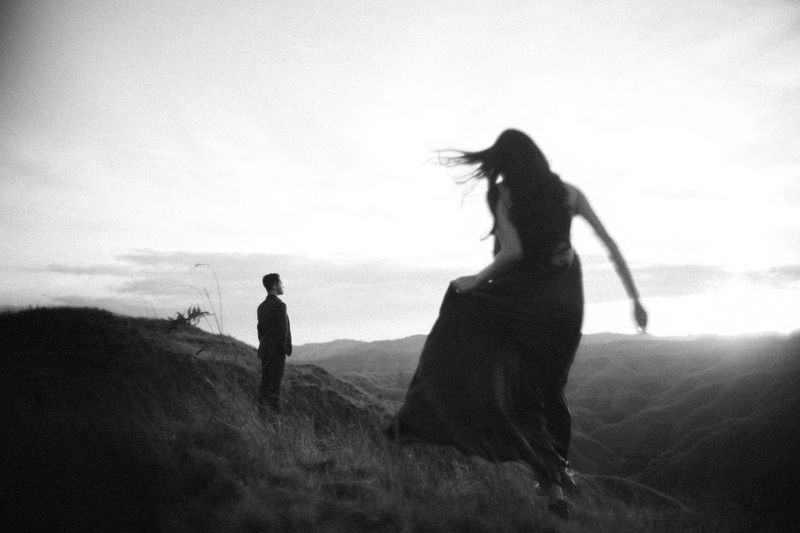 a-mesmerizing-prewedding-shoot-in-the-savannahs-of-sumba-1