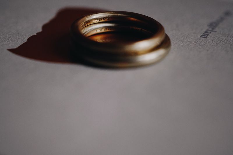 an-intimate-and-simple-nuptial-with-green-and-gold-elements-1