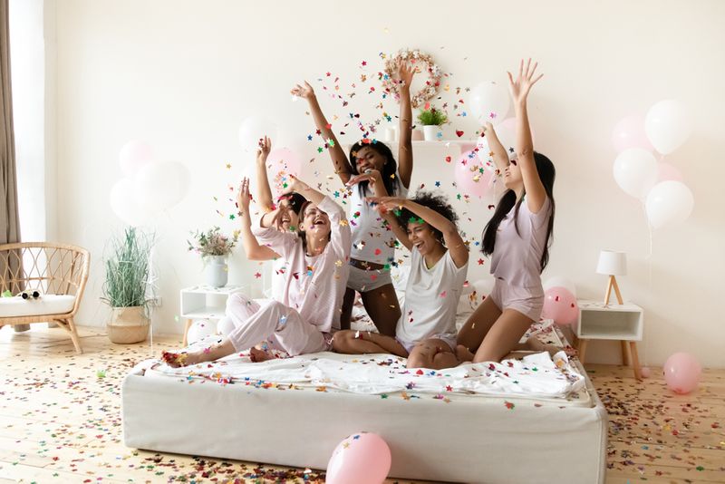 6-aplikasi-ini-akan-bikin-bachelorette-party-lebih-seru-1