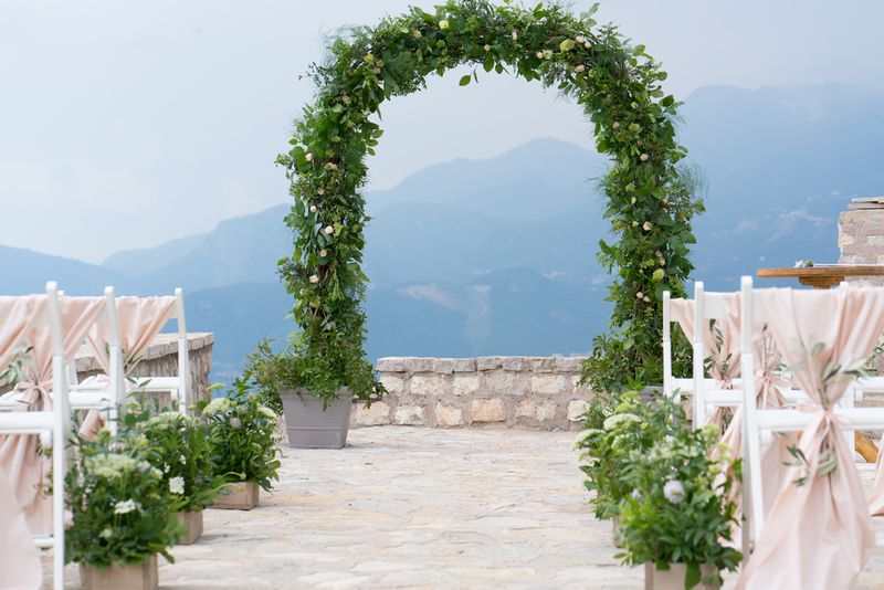 12-pilihan-venue-semi-outdoor-untuk-intimate-wedding-1