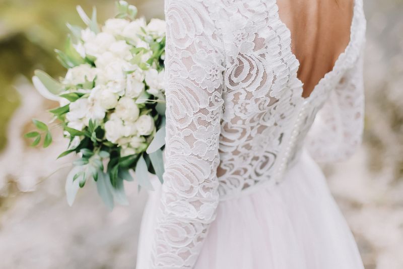5-tips-mendaur-ulang-gaun-pengantin-setelah-hari-pernikahan-1
