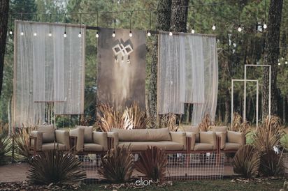 17 Inspirasi Desain Dan Dekorasi Pelaminan Bergaya Modern Untuk Pengantin Kekinian Bridestory Blog