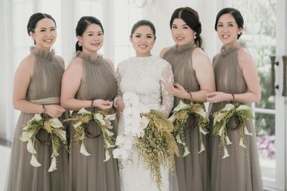 10 Inspirasi Bridesmaid Dress Dan Pilihan Warna Yang Tren Di Tahun 2021 Bridestory Blog